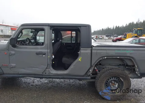 2021 Jeep Gladiator Mojave 4X4 z USA, uszkodzony, nr VIN 1C6JJTEG0ML582329